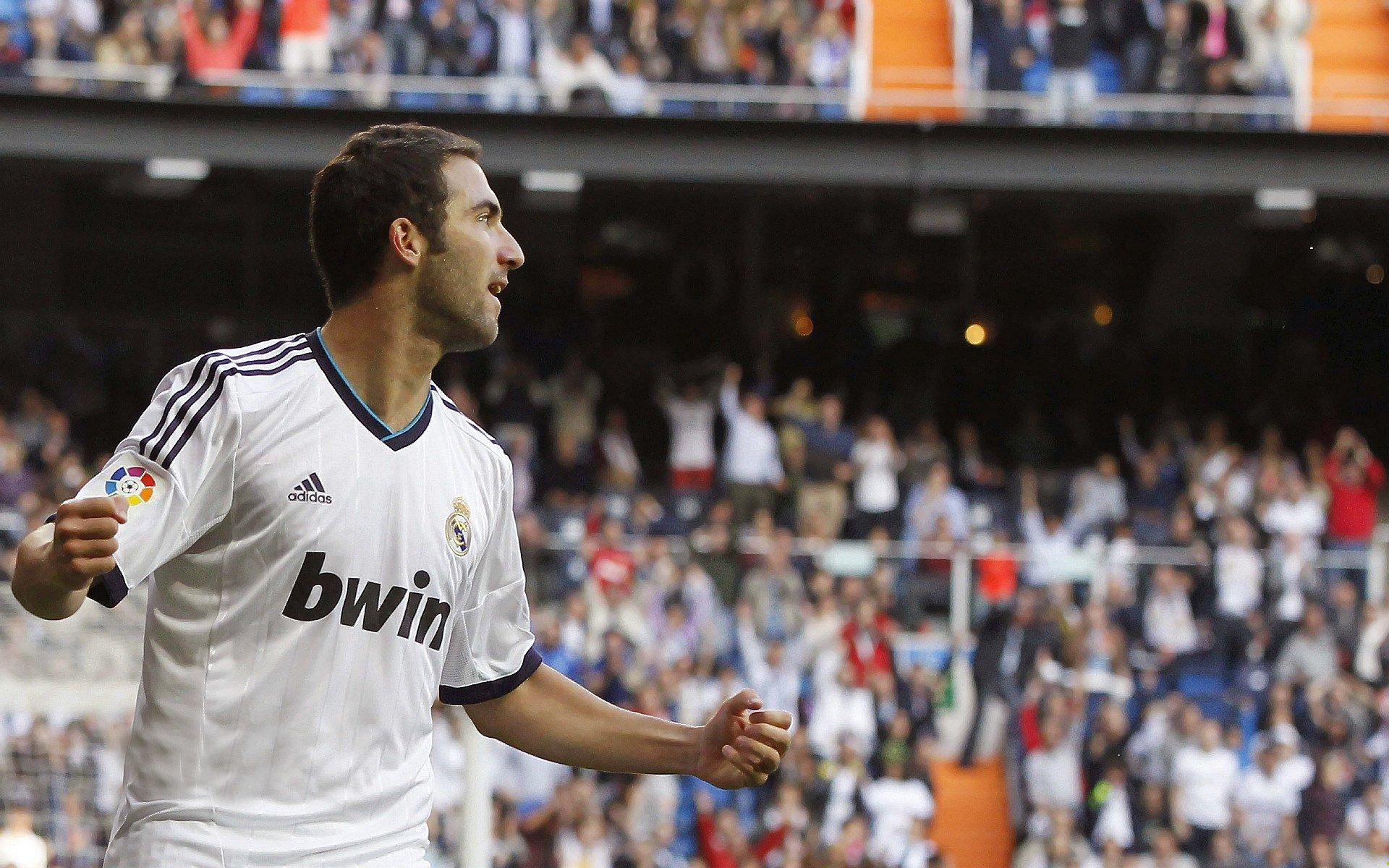 黑马逆袭！无名小将爆冷击败世界冠军，缔造体坛新传奇